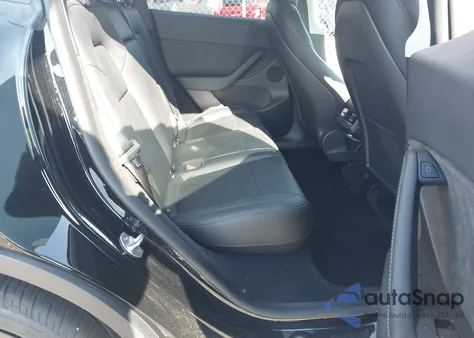 2022 Tesla Model Y Long Range Dual Motor All-Wheel Drive z USA, uszkodzony, nr VIN 7SAYGDEE0NA007100